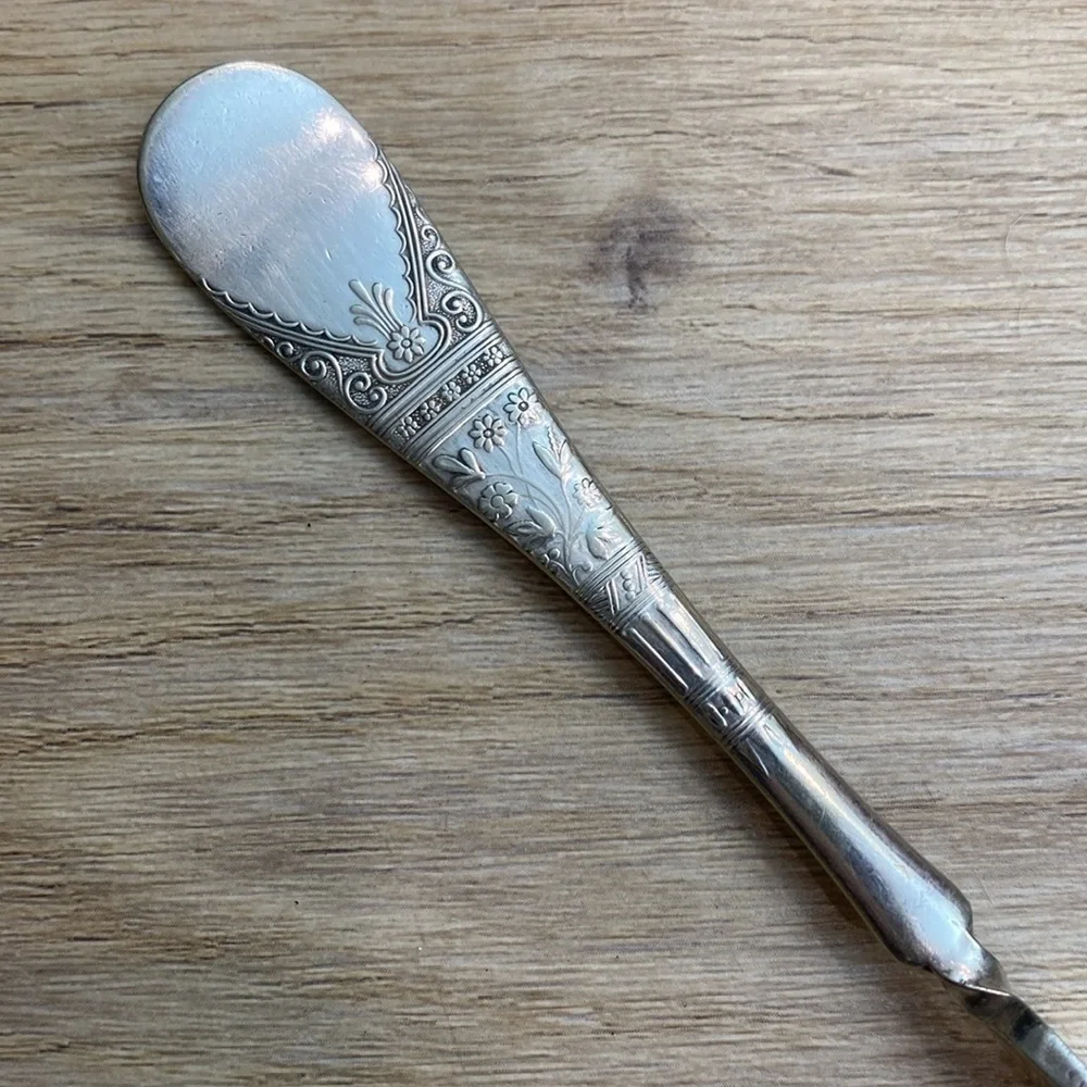 1847 Rogers Bros 1878 | Lorne | Silver Plate Twisted‎ Master Butter Knife